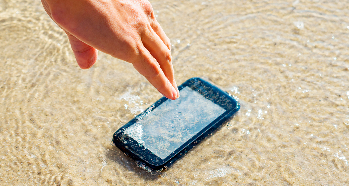 Celular caiu na água? Saiba como evitar que ele estrague!