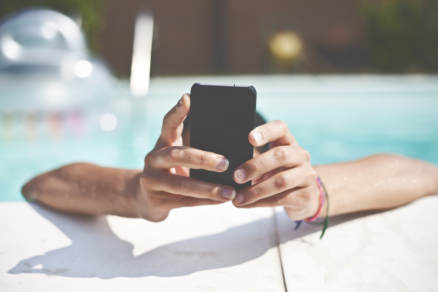 Não entre em pânico: 10 dicas do que fazer quando o iPhone cai na água