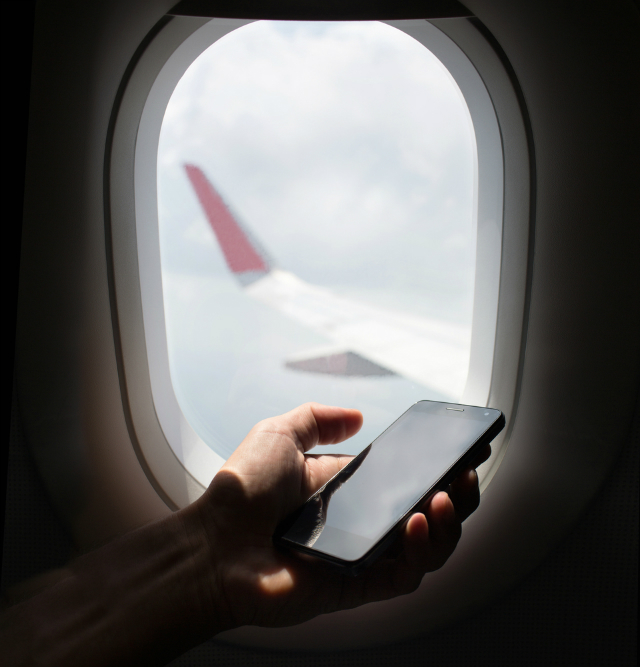 Celular no avião: o que você precisa saber