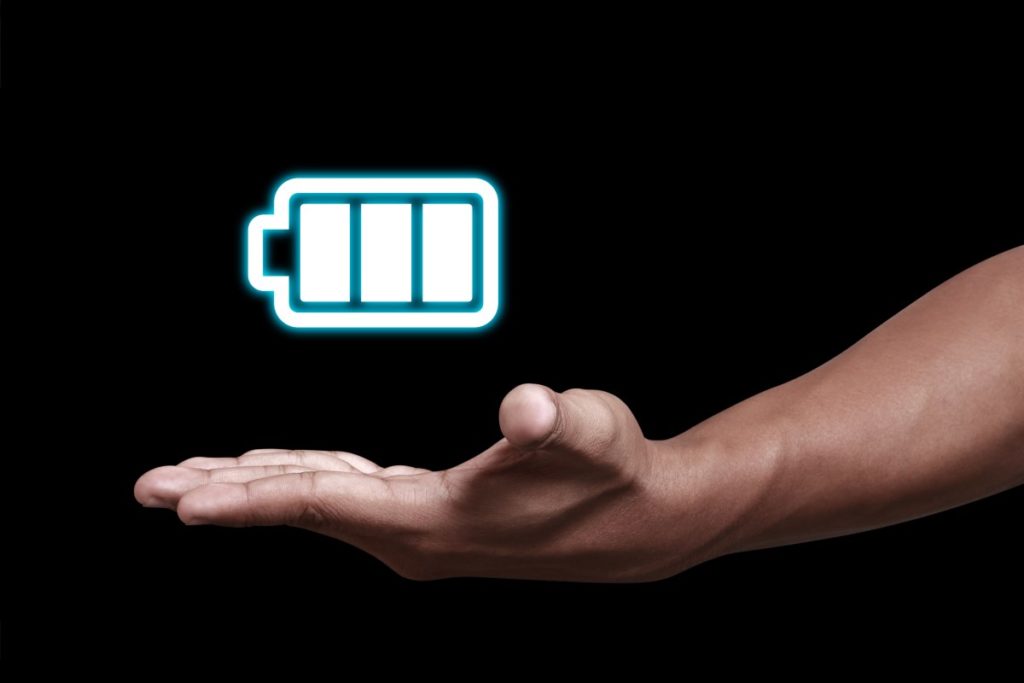 É verdade que a primeira carga da bateria do celular precisa ser de 12 horas?