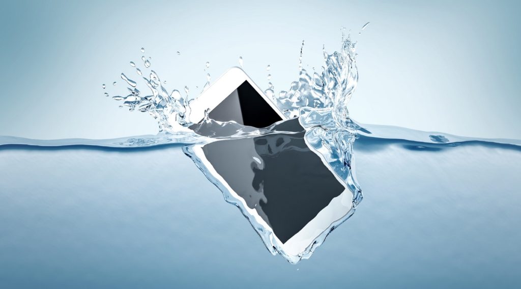 Capa blog-post Smartphone Android molhado? 10 dicas para resolver este problema