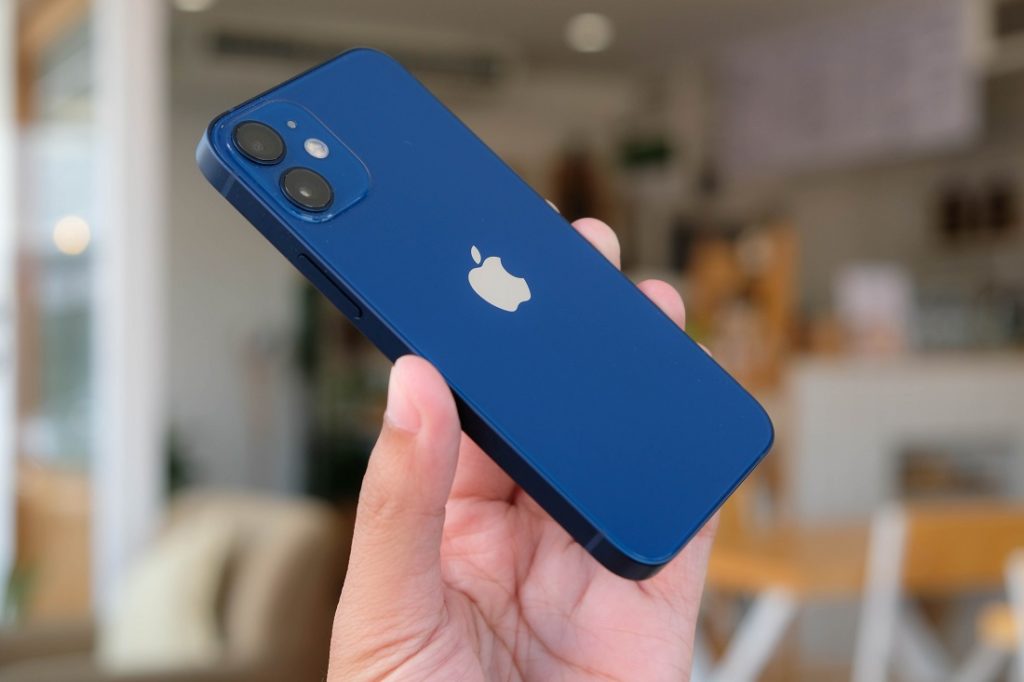 iPhone 12 mini na cor azul