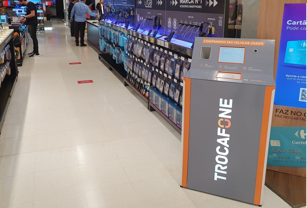 Foto da máquina de celulares da Trocafone