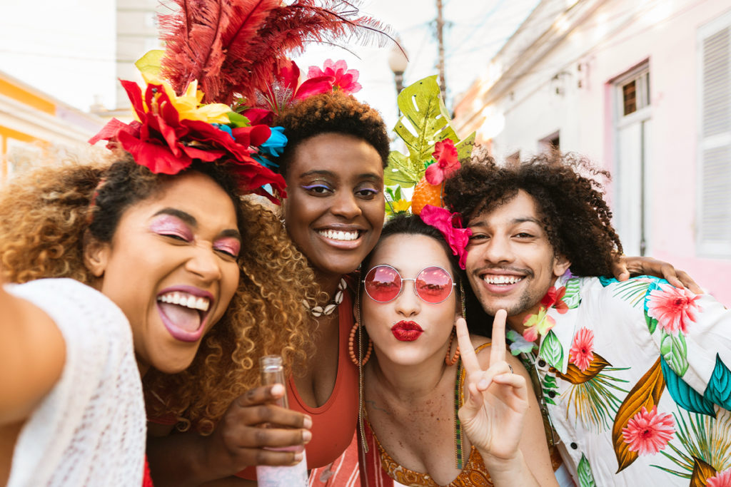 Capa blog-post Como proteger o celular no Carnaval: anote essas 5 dicas