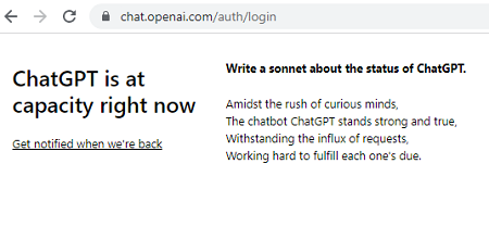Printscreen da página do site oficial do OpenAI ChatGPT com o escrito "ChatGPT is at capacity right now"