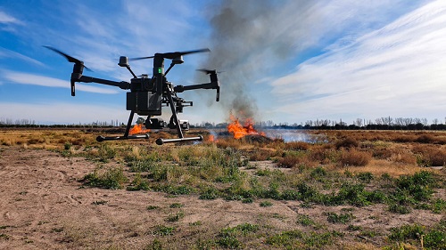 Drone com câmera térmica controlando o início do incêndio.