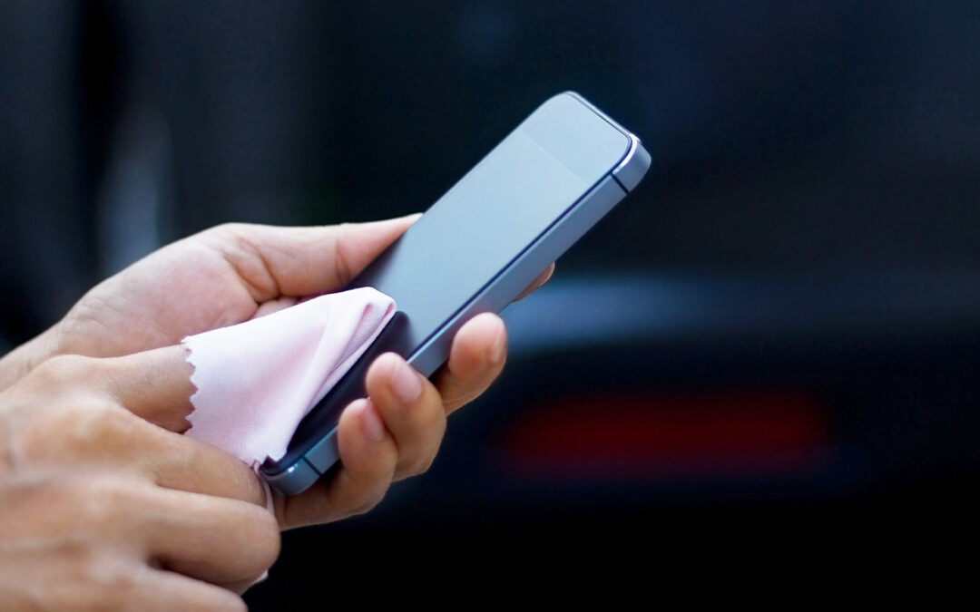 Como higienizar o celular: passo a passo completo
