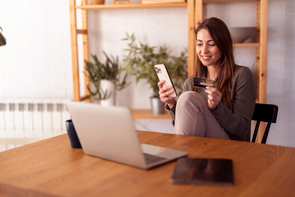 Descubra quais são as melhores estratégias para economizar na compra de um celular usado