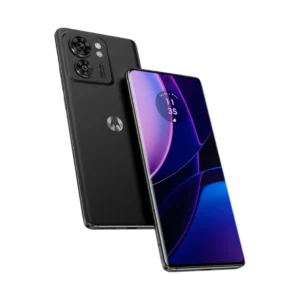 Smartphone Motorola com câmera traseira tripla, tela grande com design moderno e display de alta resolução. conteúdo sobre samsung ou motorola